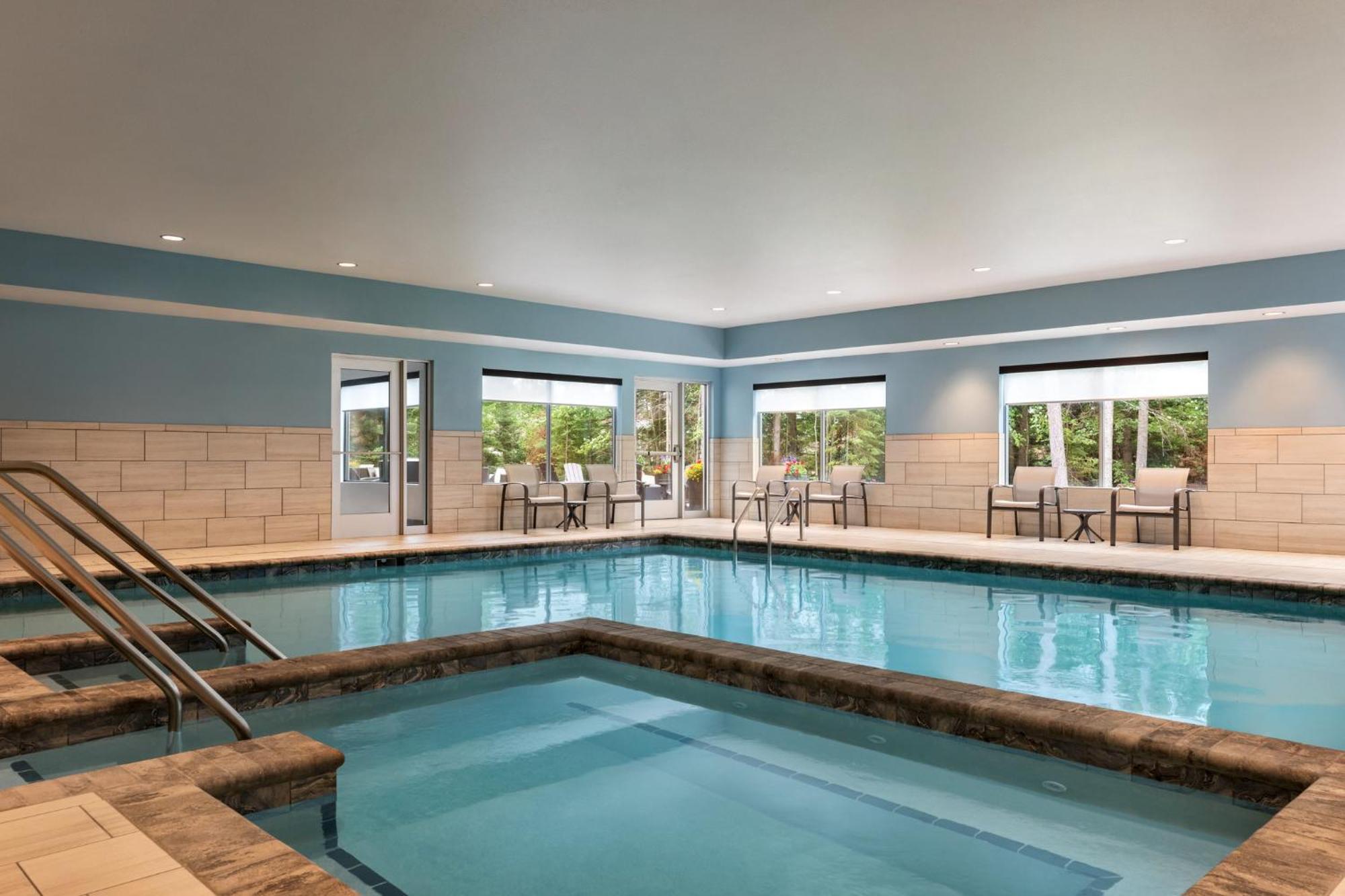 Holiday Inn Express & Suites Rhinelander By Ihg Buitenkant foto