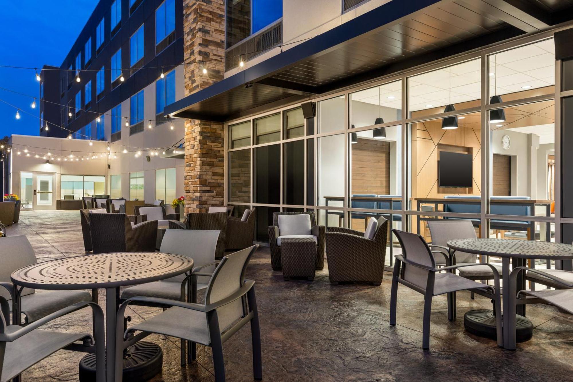 Holiday Inn Express & Suites Rhinelander By Ihg Buitenkant foto