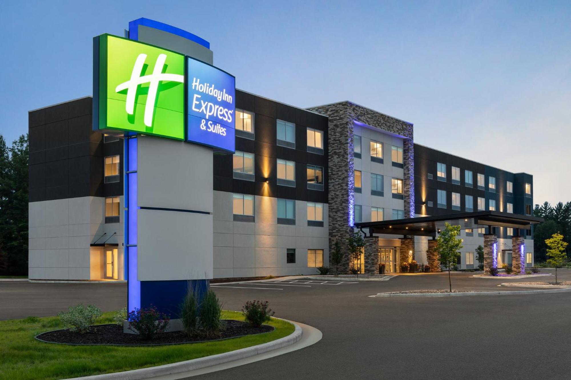 Holiday Inn Express & Suites Rhinelander By Ihg Buitenkant foto